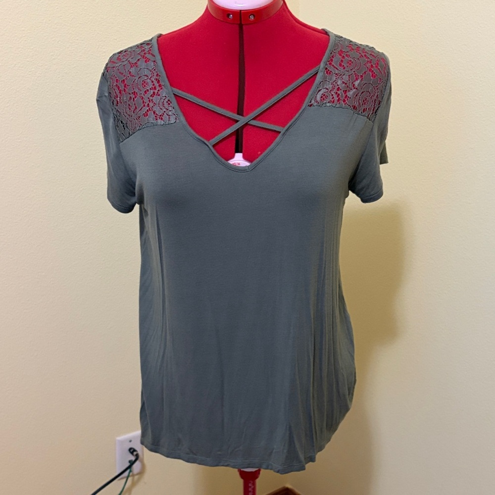 Hippie Rose Short Sleeve Top with Lace - Gray